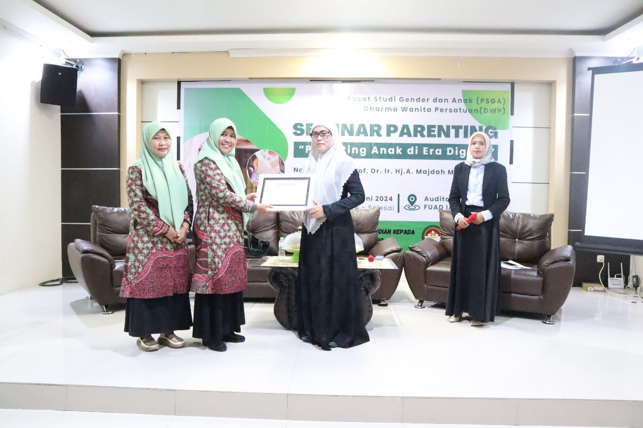 PGMI IAIN Palopo Gelar Kuliah Tamu tentang Parenting Anak Bersama Prof. Dr. Ir. Hj. A. Majdah M. Zain